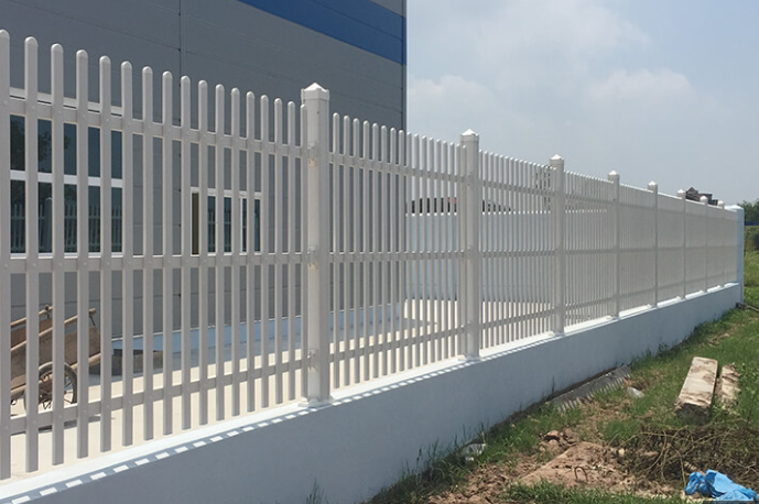 alt text mẫu hàng rào lưới b40 chất lượng cao cho khu vực công ty với nền móng vững chắc